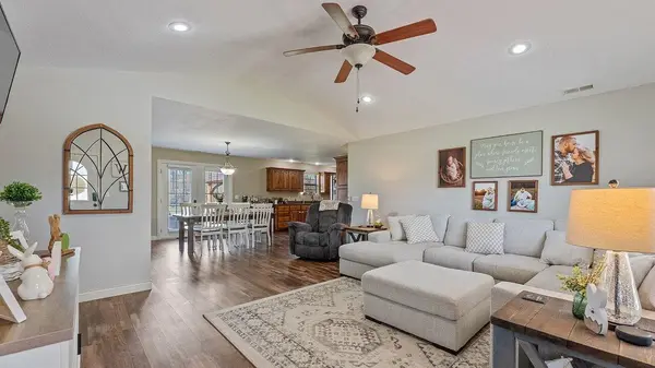 11074 Iris RD, Neosho, MO 64850