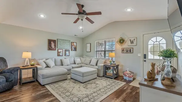 11074 Iris RD, Neosho, MO 64850