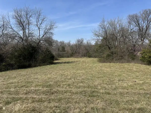 000 Westwind RD, Elkland, MO 65644
