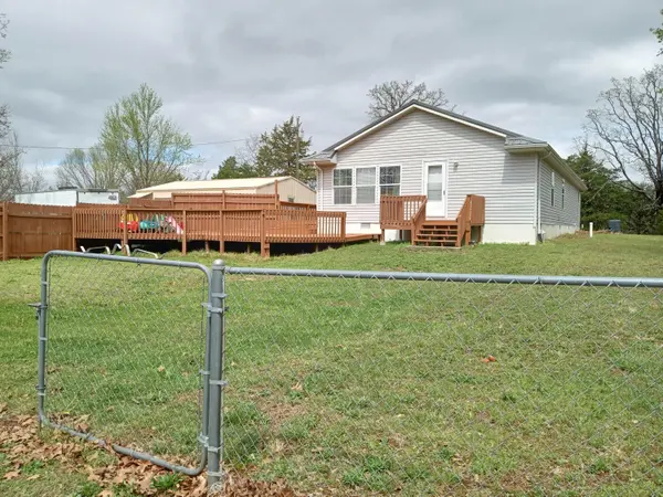 1240 State Road N, Mack's Creek, MO 65786