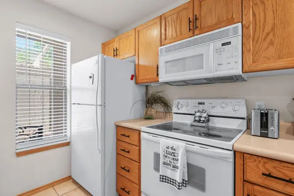 135 Upper Emerald Bay CIR #6, Hollister, MO 65672
