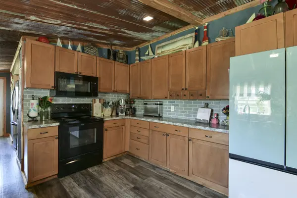 133 Sunny LN, Branson West, MO 65737