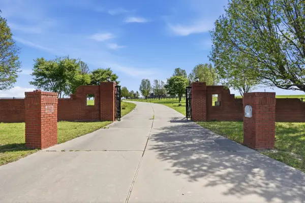 Address not disclosed, Berryville, AR 72616