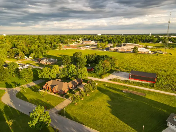 1 Shamrock DR, Lamar, MO 64759
