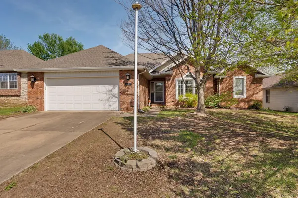 442 S Yellowwood DR, Springfield, MO 65809
