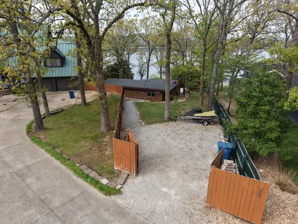 337 Parkside DR, Hollister, MO 65672