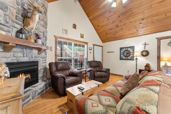 558 Baldknobber DR #49, Branson West, MO 65737