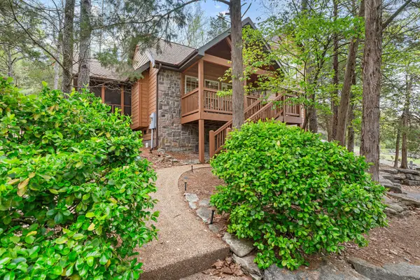 24 Lost Creek CIR, Branson West, MO 65737