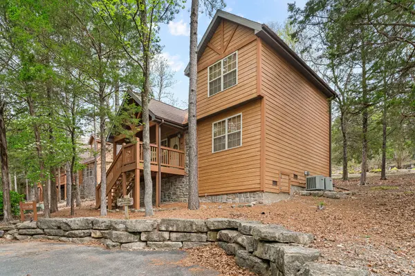 24 Lost Creek CIR, Branson West, MO 65737