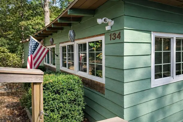 134 Laughing LN, Rockaway Beach, MO 65740