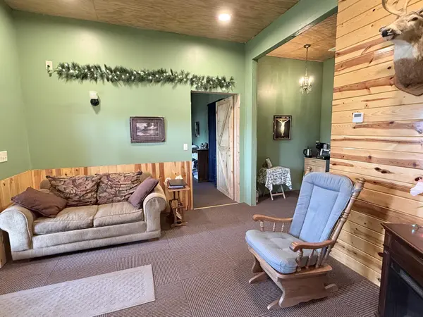 401 N Busch ST, Mountain Grove, MO 65711