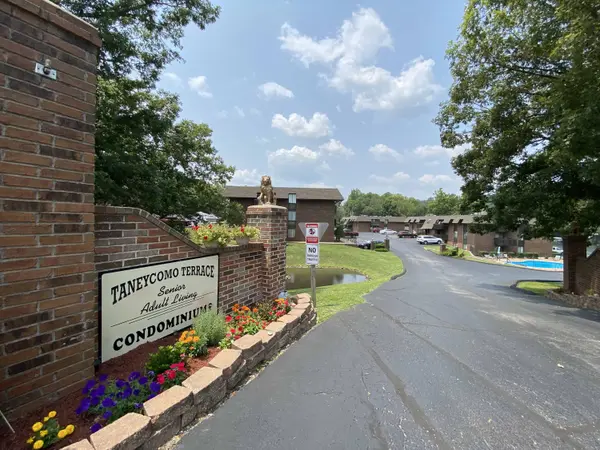 130 Wilshire DR #32, Hollister, MO 65672