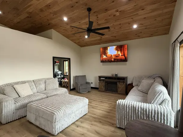 12205 Weber RD, Plato, MO 65552