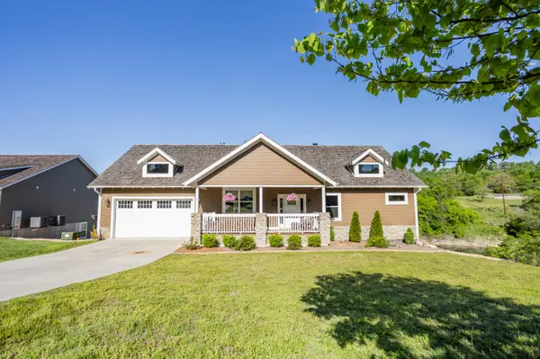 134 Little Creek LN, Kimberling City, MO 65686