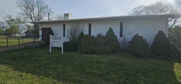 400 Bingham ST, Koshkonong, MO 65692
