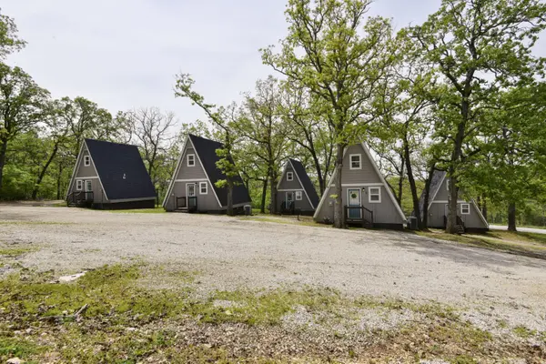 288 Black Oak Resort LN, Lampe, MO 65681