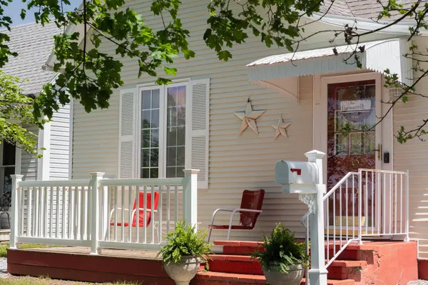 602 N Walnut ST, Pierce City, MO 65723