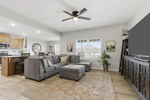 883 S Parkside CIR, Nixa, MO 65714