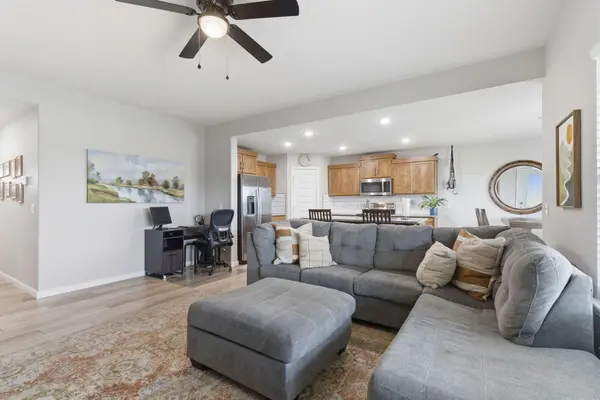 883 S Parkside CIR, Nixa, MO 65714