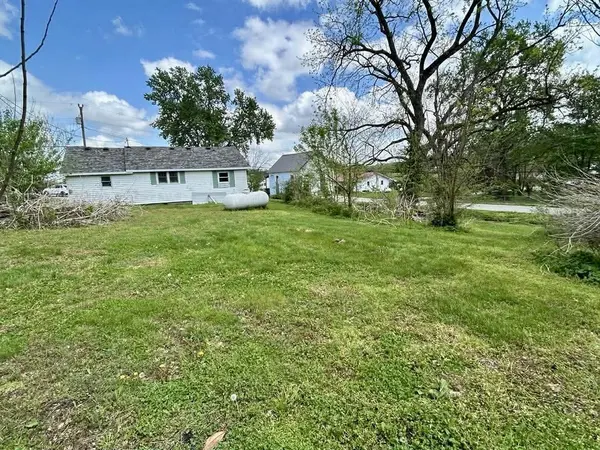 251 S Archer AVE, Hartville, MO 65667