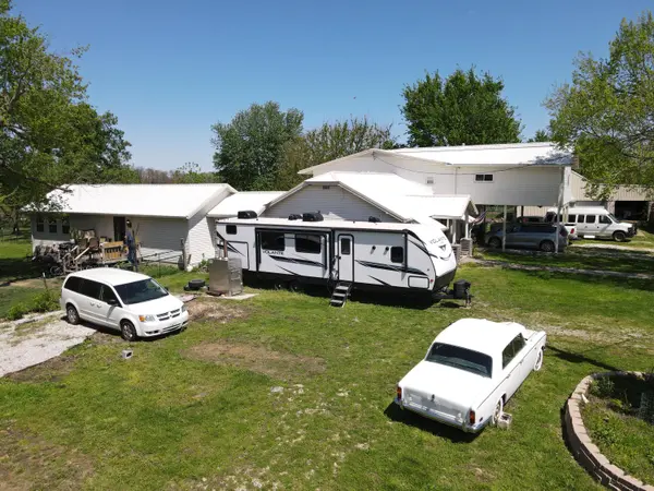 1231 E Clinton RD, Seymour, MO 65746