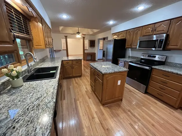 3700 E Dartmoor CT, Springfield, MO 65802