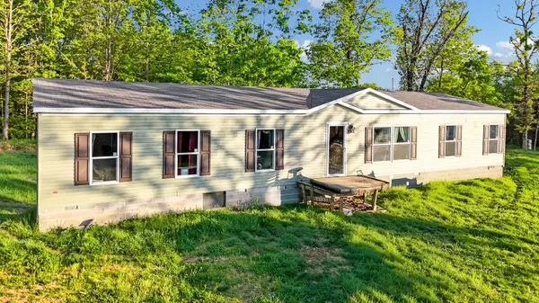 3724 Private Road 2217, Washburn, MO 65772