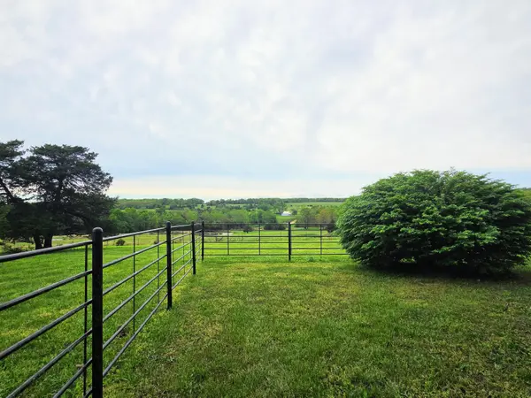 16641 New Hope DR, Elk Creek, MO 65464