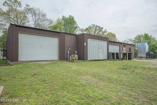 341 Grizzly LN, Pineville, MO 64856