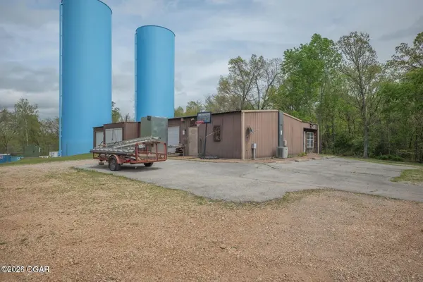 341 Grizzly LN, Pineville, MO 64856