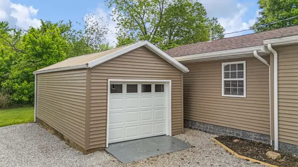 104 E 9th ST, Willow Springs, MO 65793