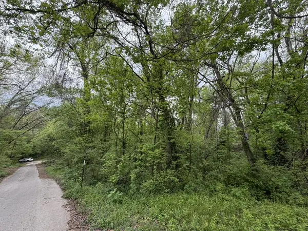 000 Eureka AVE, Seligman, MO 65745