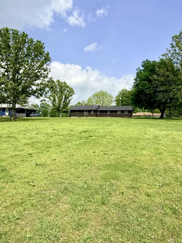613 Hall AVE, Ava, MO 65608