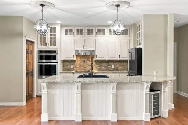 879 E Westchester DR, Springfield, MO 65810