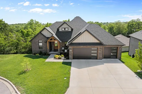 204 N Blarney CT, Nixa, MO 65714