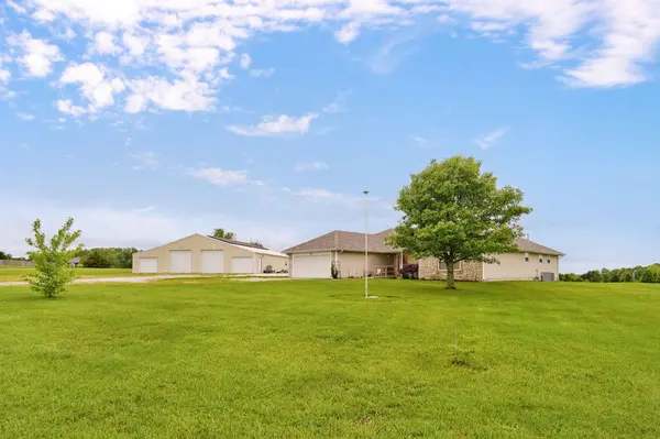 150 Shelbrae LN, Clever, MO 65631