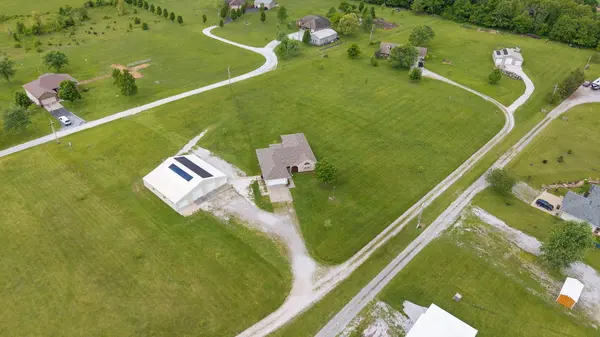 150 Shelbrae LN, Clever, MO 65631