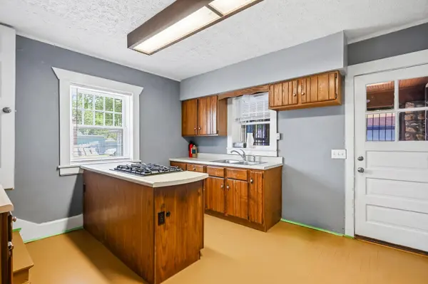1646 E St Louis ST, Springfield, MO 65802