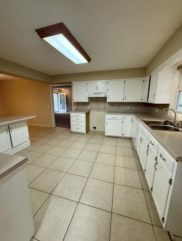 203 N Ellen ST, Nixa, MO 65714