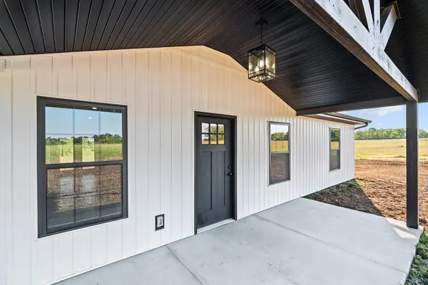 24672 Farm Road 2012, Crane, MO 65633