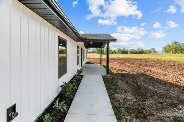 24672 Farm Road 2012, Crane, MO 65633