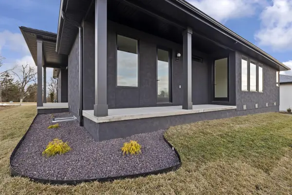 4141 E Vintage Point DR, Rogersville, MO 65742
