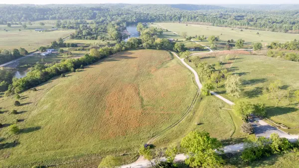 000 Northfork Village ST, Tecumseh, MO 65760