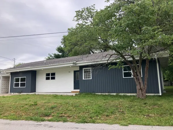 509 E Freeman ST, Bolivar, MO 65613