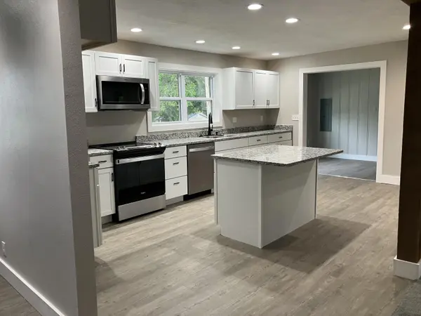 509 E Freeman ST, Bolivar, MO 65613