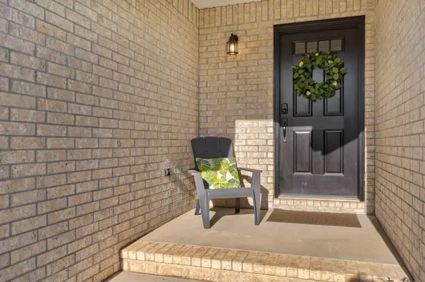 1659 N Kingfisher DR, Nixa, MO 65714