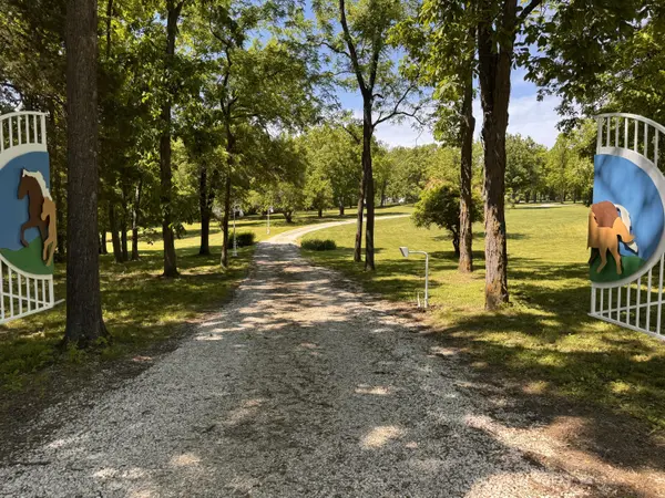 227 State Highway Y, Eldon, MO 65026