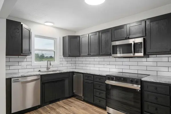 2021 E Lark ST, Springfield, MO 65804