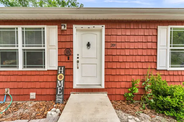 209 Blunk TER, Forsyth, MO 65653