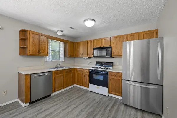 5834 S Iris LN, Battlefield, MO 65619